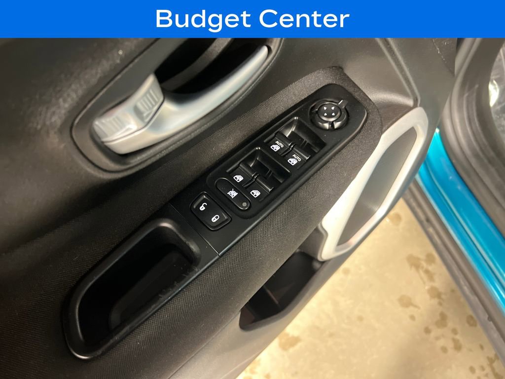 Used 2020 Jeep Renegade Latitude w/ Trailer Tow Group AWD/4WD image 15