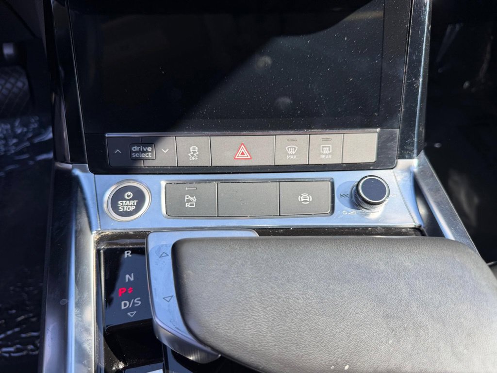 Used 2022 Audi e-tron Premium w/ Towing Package AWD/4WD image 38