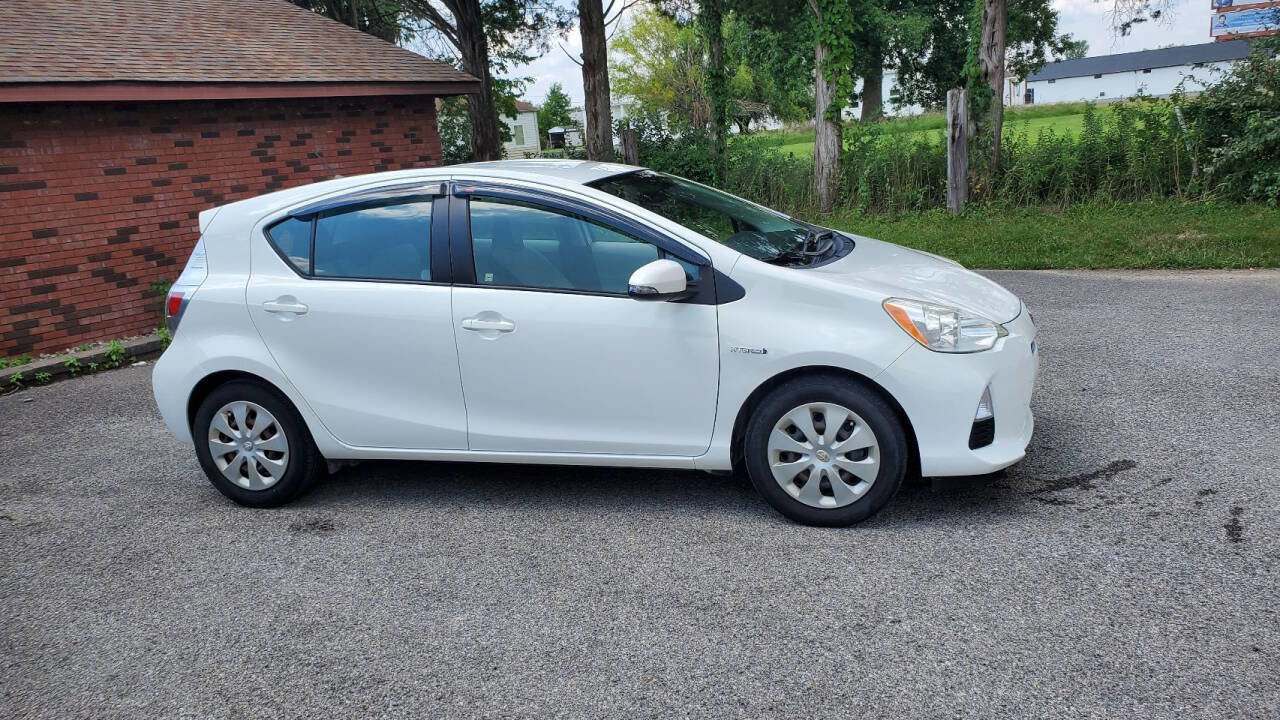 Used 2012 Toyota Prius C One image 29