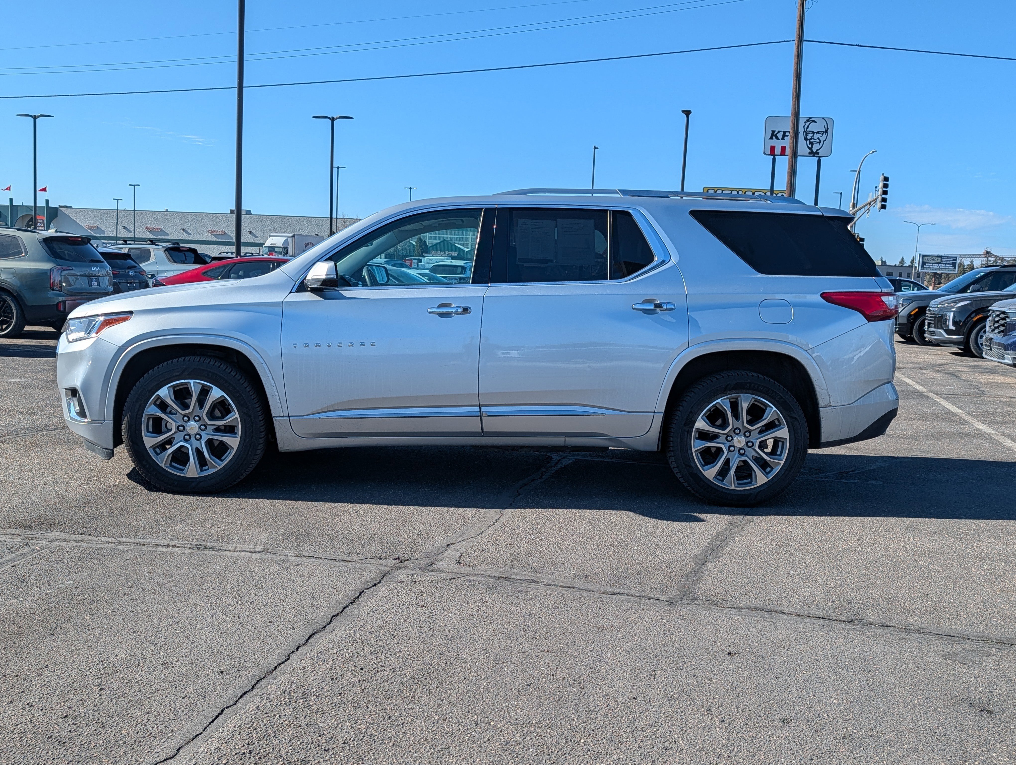 Used 2018 Chevrolet Traverse Premier image 2