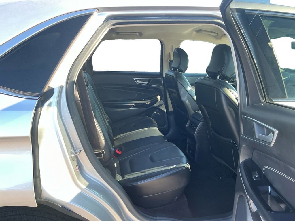 Used 2016 Ford Edge Titanium image 23