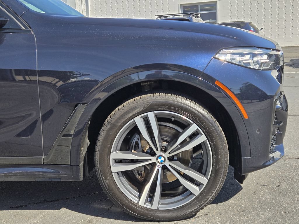 Used 2021 BMW X7 xDrive40i w/ M Sport Package AWD/4WD image 9