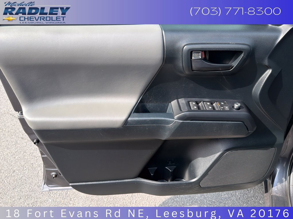 Used 2016 Toyota Tacoma SR w/ Towing Package AWD/4WD image 4