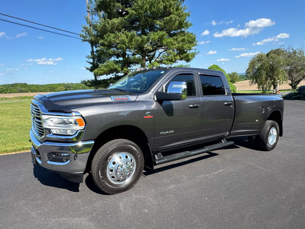 Used 2023 RAM 3500 Laramie AWD/4WD image 1