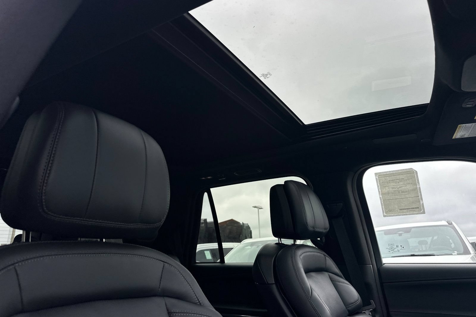 New 2026 Lincoln Navigator Reserve w/ Jet Appearance Package AWD/4WD image 17