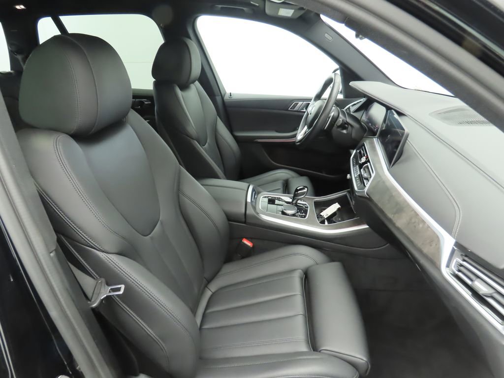 Used 2022 BMW X5 xDrive40i w/ Parking Assistance Package image 21