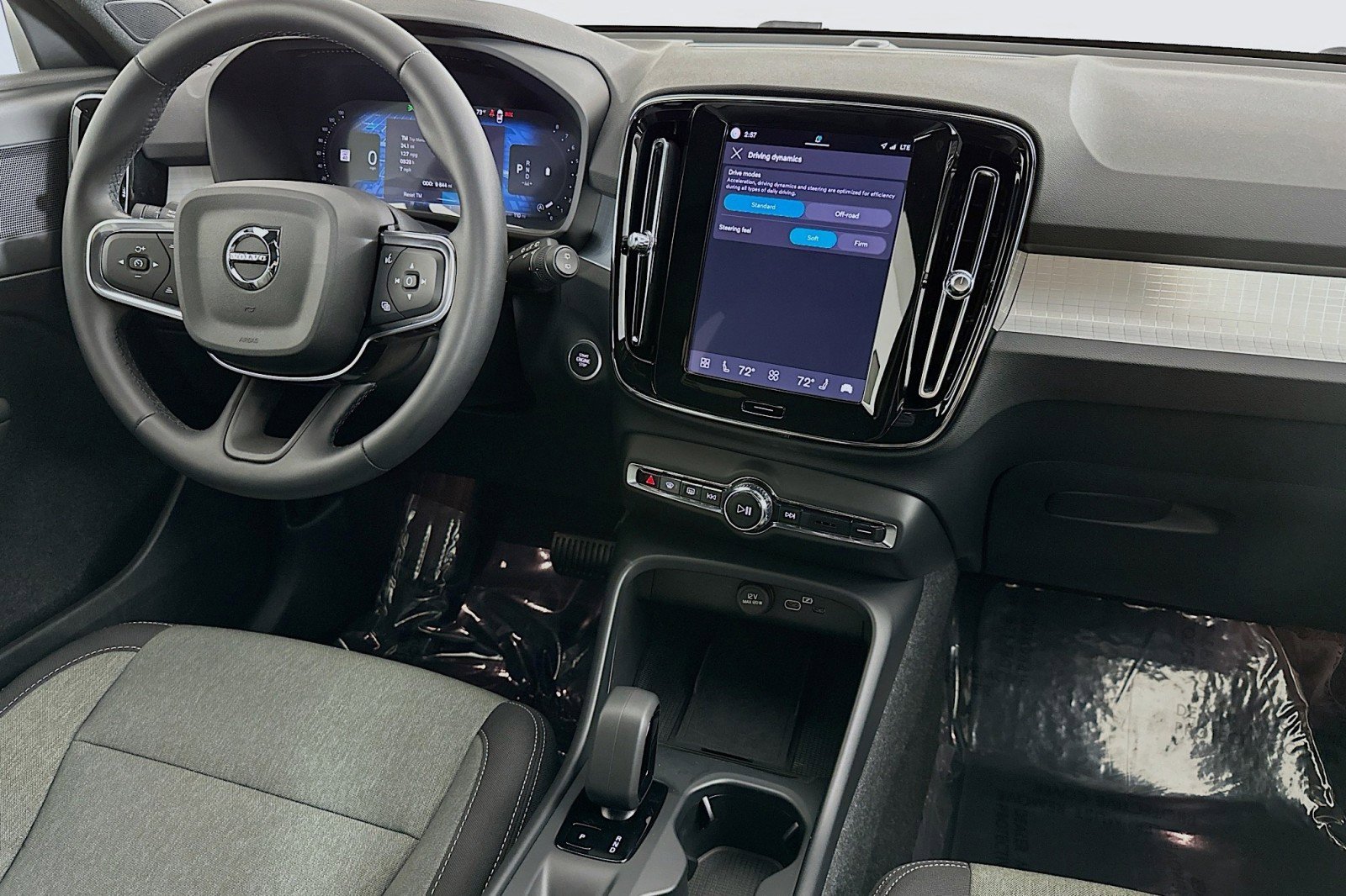 Used 2025 Volvo XC40 B5 Core image 6