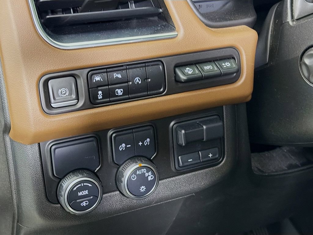 Used 2023 Chevrolet Suburban High Country RWD image 12