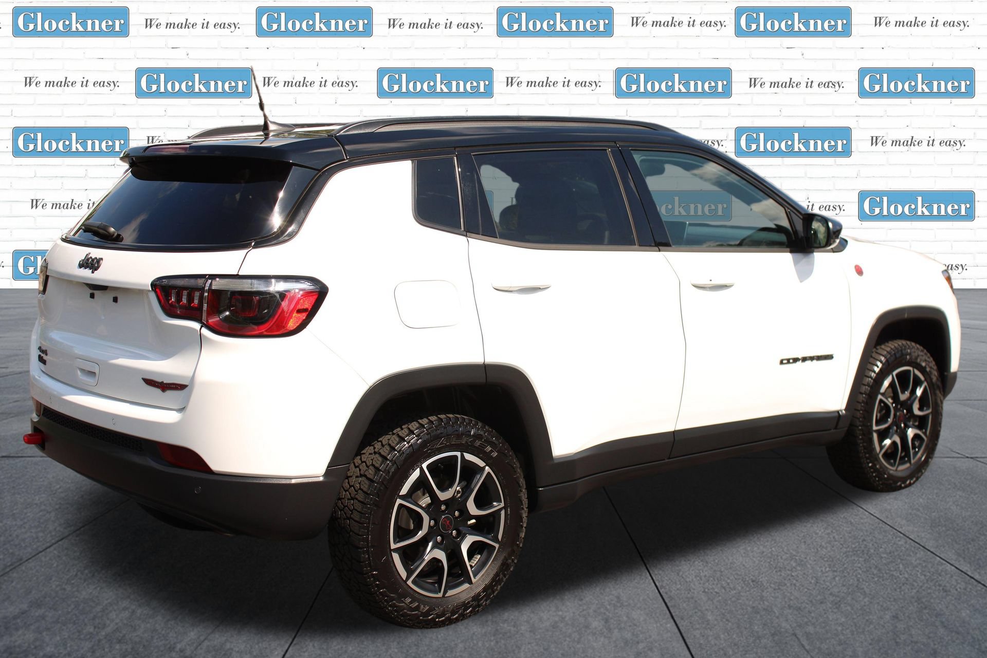 Used 2025 Jeep Compass Trailhawk w/ Trailhawk Convenience Group AWD/4WD image 7