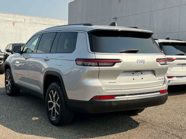 Used 2023 Jeep Grand Cherokee L Limited AWD/4WD image 6