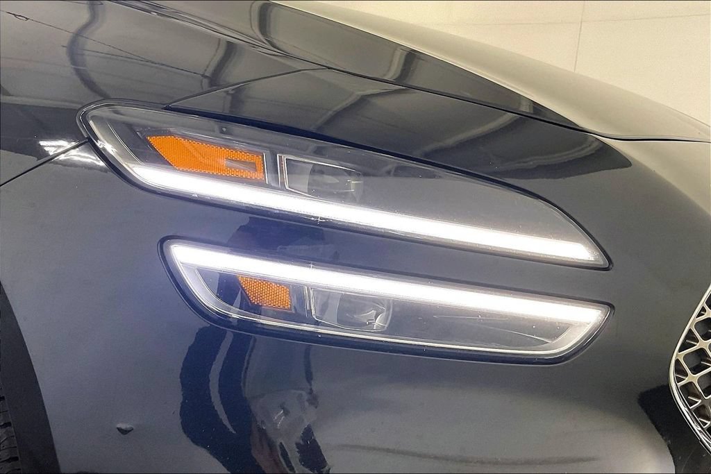 Used 2022 Genesis G70 2.0T RWD image 39