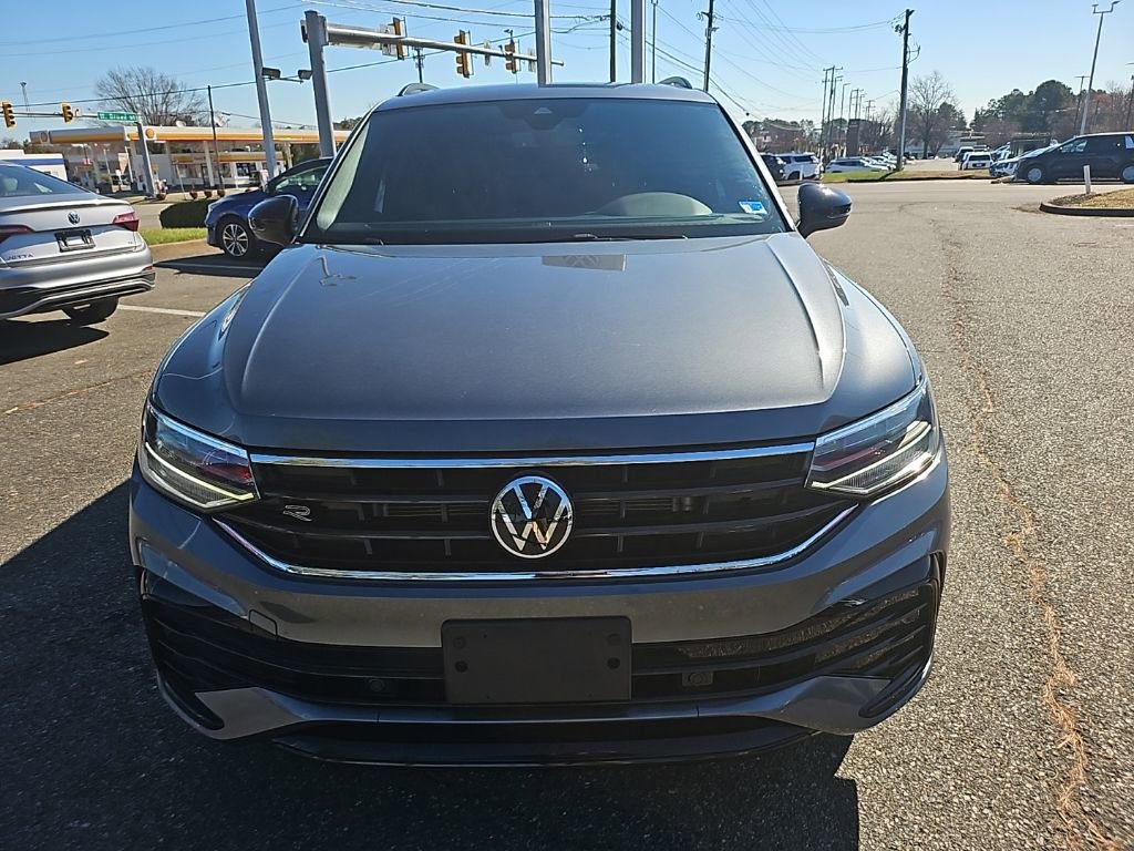 Certified 2023 Volkswagen Tiguan SE R-Line image 3