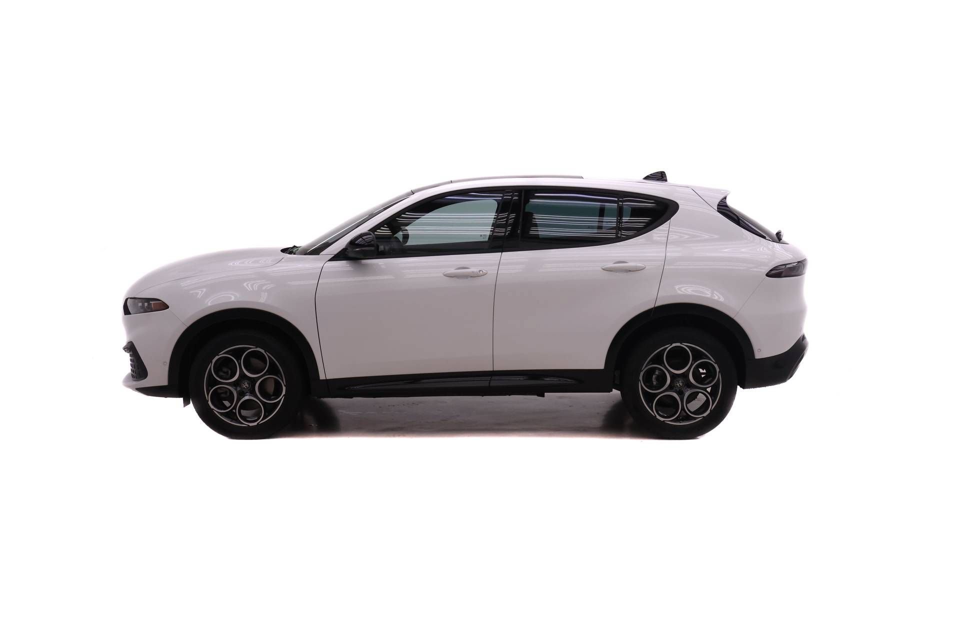 New 2026 Alfa Romeo Tonale w/ Active Assist Package AWD/4WD image 3