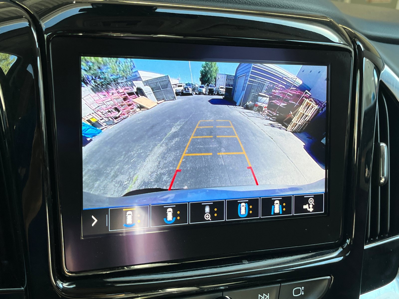 Used 2021 Chevrolet Traverse Premier w/ Redline Edition AWD/4WD image 22