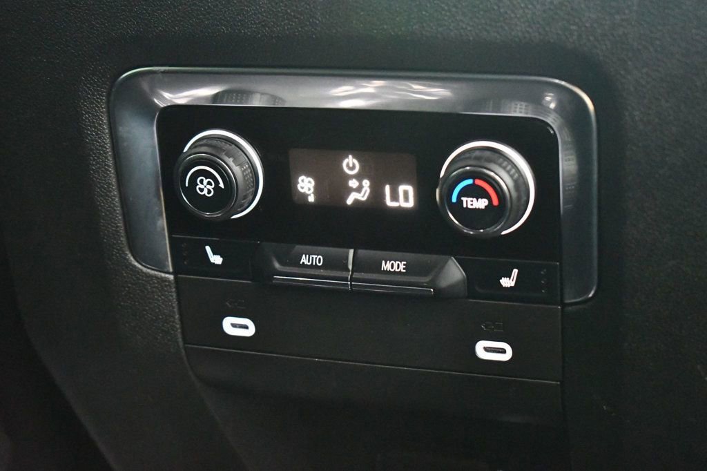 Used 2022 Chevrolet Suburban RST w/ Sport Performance Package image 45