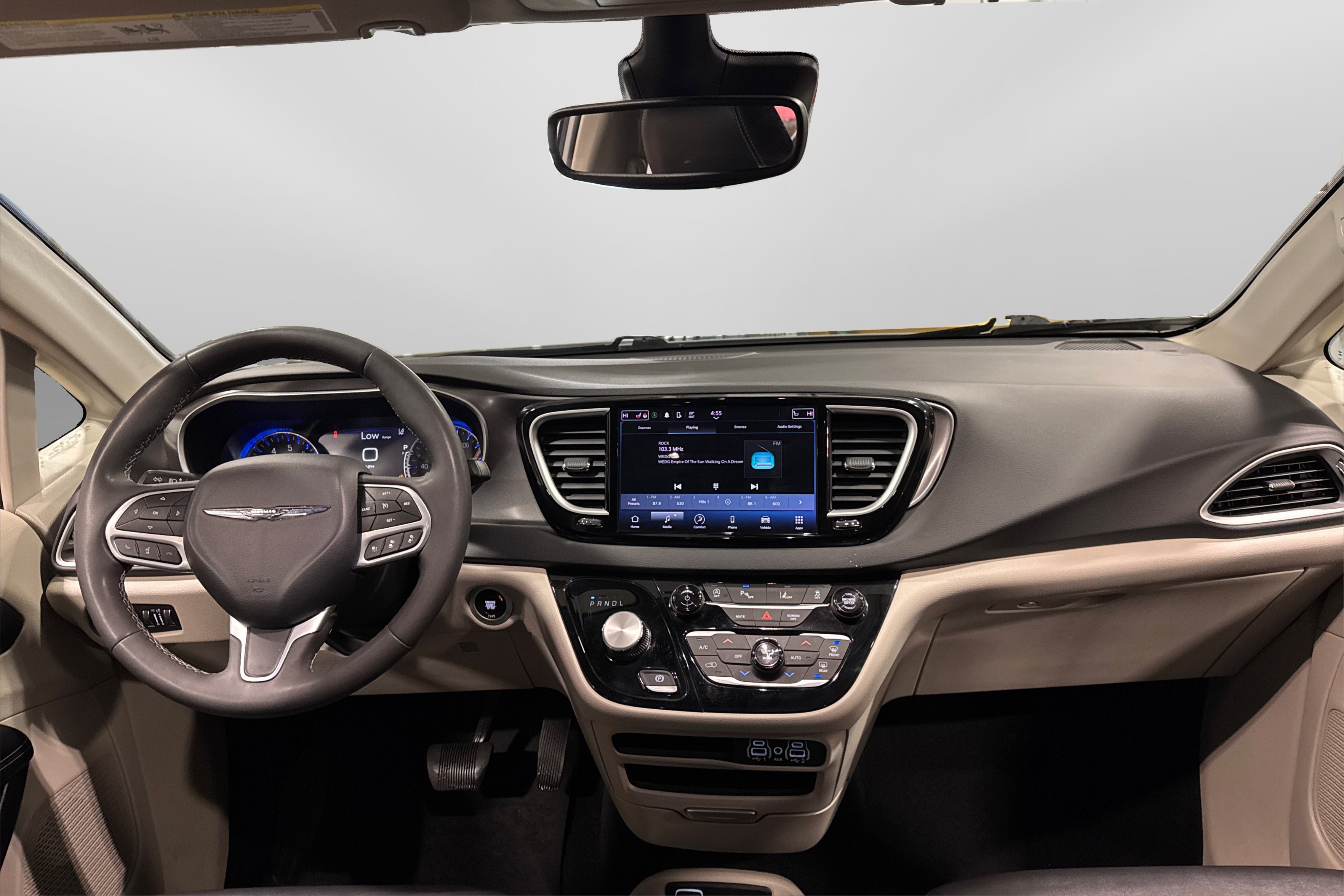 Used 2024 Chrysler Pacifica Touring-L FWD image 22