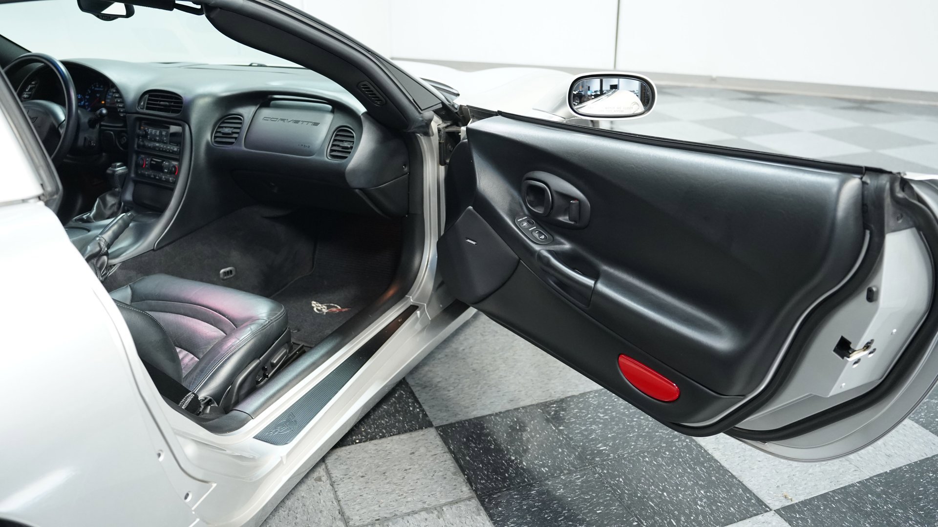 Used 2004 Chevrolet Corvette Coupe w/ Preferred Equipment Group image 39