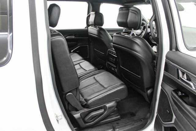 Used 2024 Jeep Wagoneer L Series II w/ Flexible Seating Group RWD image 19