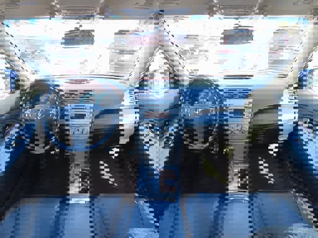 Used 2010 Toyota Camry LE image 16