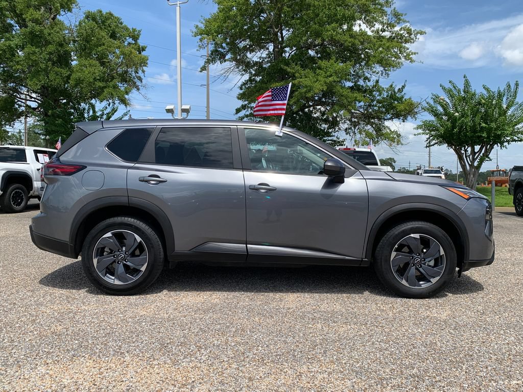 Used 2025 Nissan Rogue SV FWD image 2