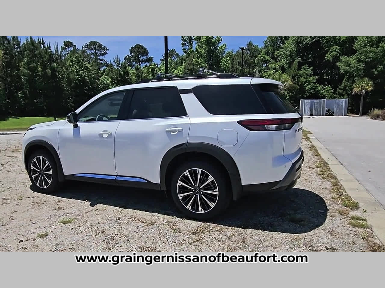 New 2026 Nissan Pathfinder Platinum FWD image 27
