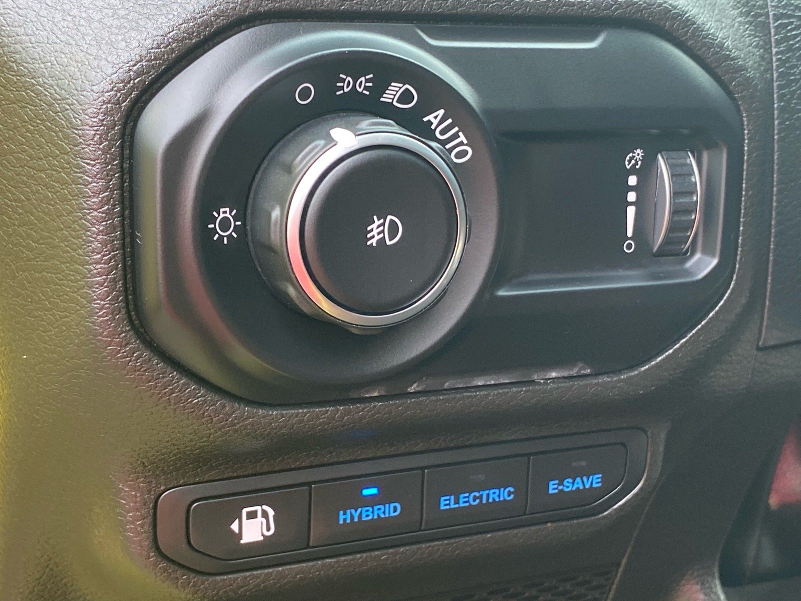 Used 2023 Jeep Wrangler Unlimited AWD/4WD image 15