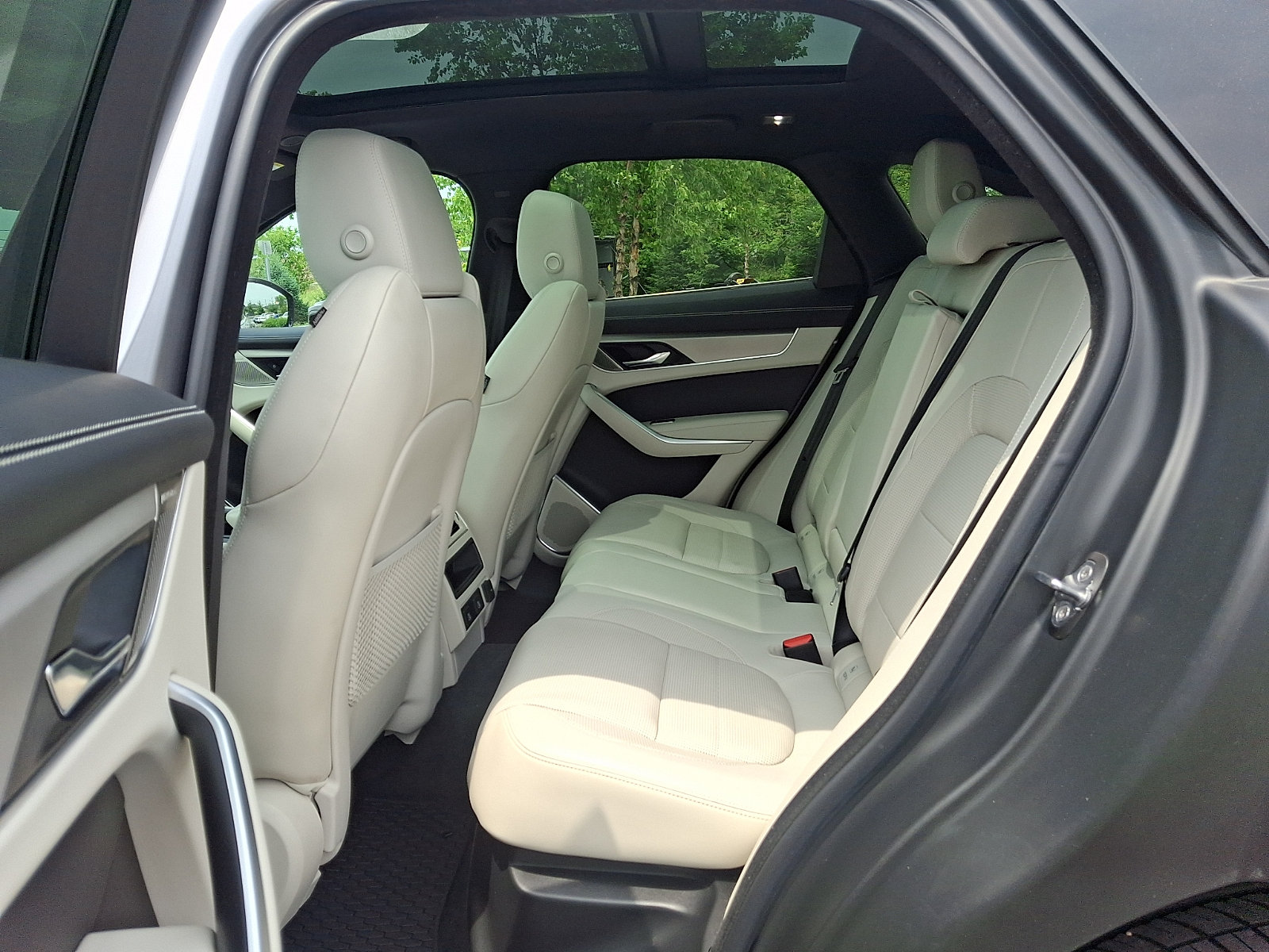 Used 2026 Jaguar F-PACE R-Dynamic S AWD/4WD image 9