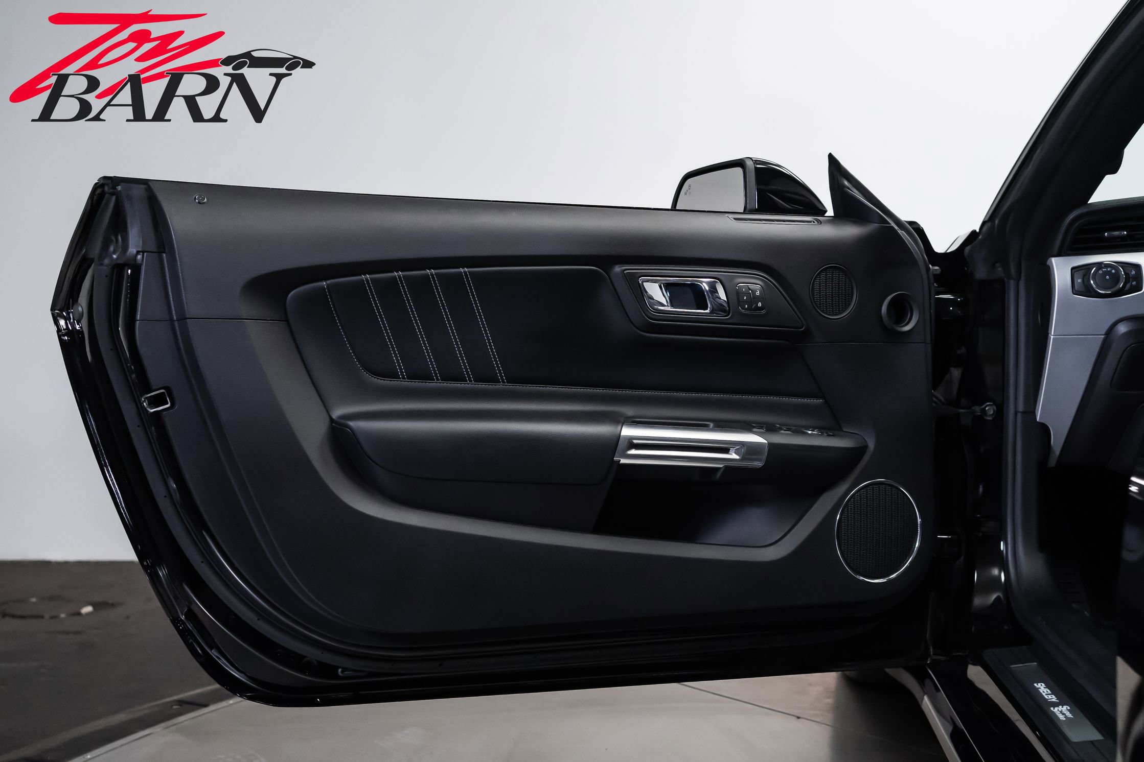 Used 2017 Ford Mustang GT Premium w/ Equipment Group 401A RWD image 29