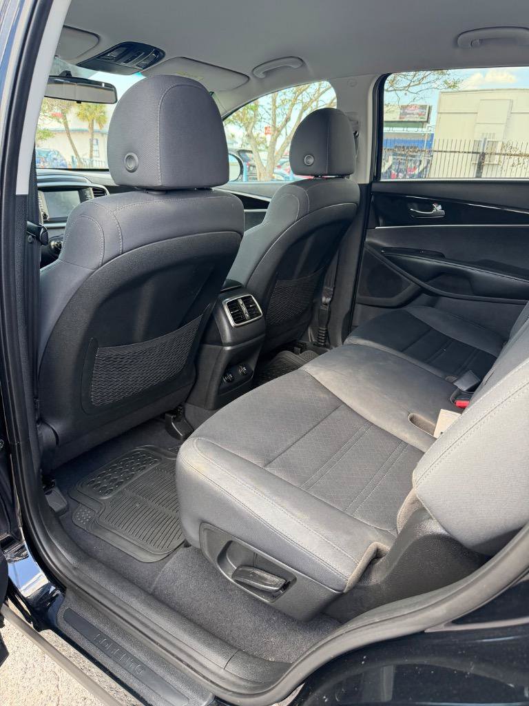 Used 2020 Kia Sorento LX FWD image 18