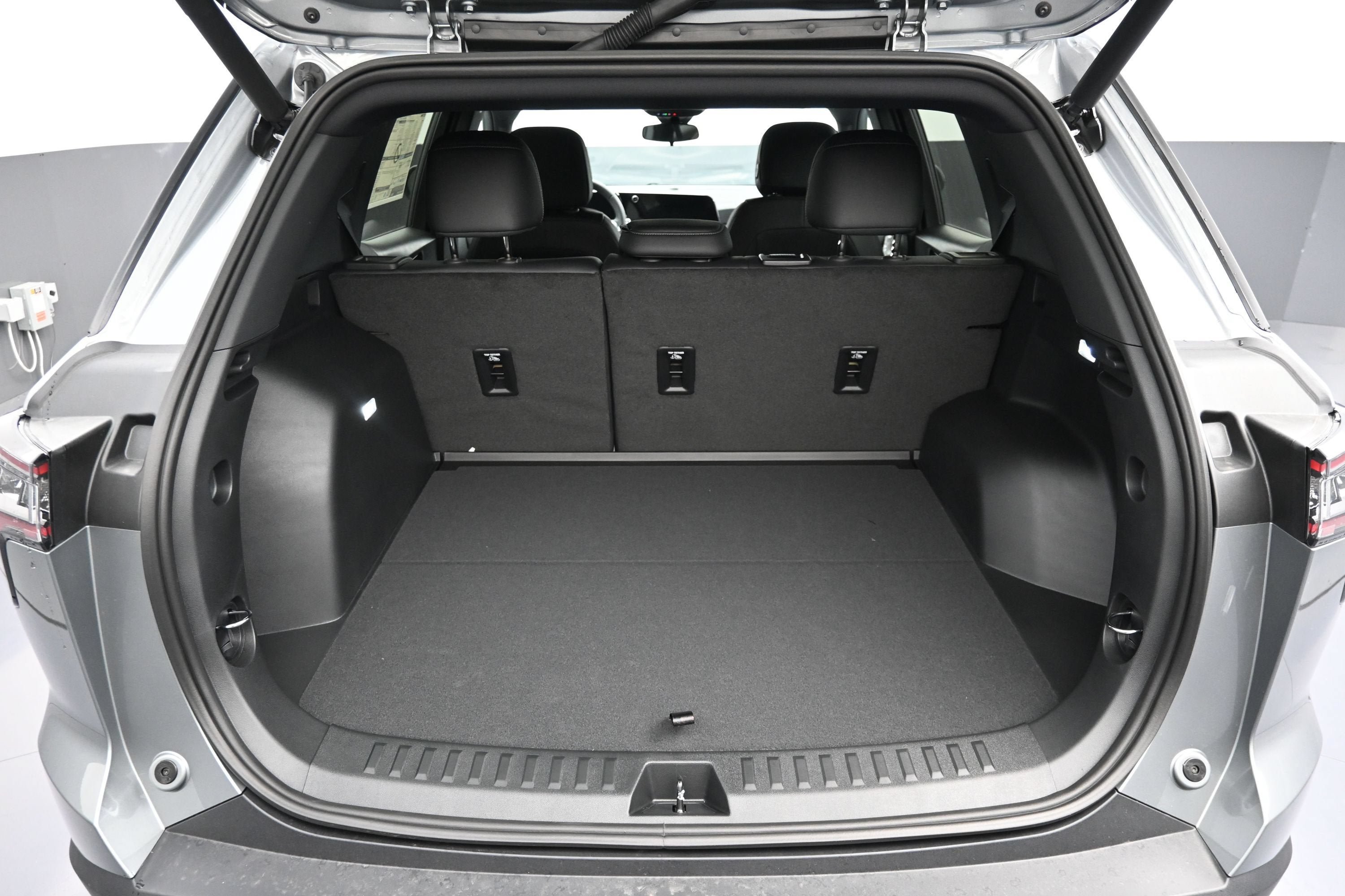 New 2027 Chevrolet Equinox LT w/ Convenience Package II FWD image 30