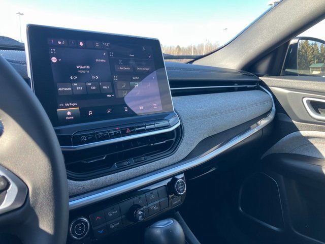 Used 2023 Jeep Compass Latitude image 11