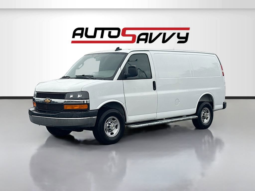 Used 2025 Chevrolet Express 2500 w/ Driver Convenience Package RWD image 3