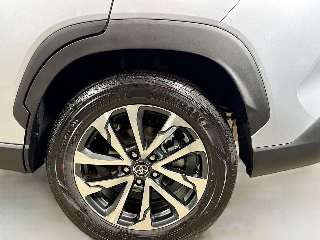 Certified 2025 Toyota Corolla Cross XLE image 30