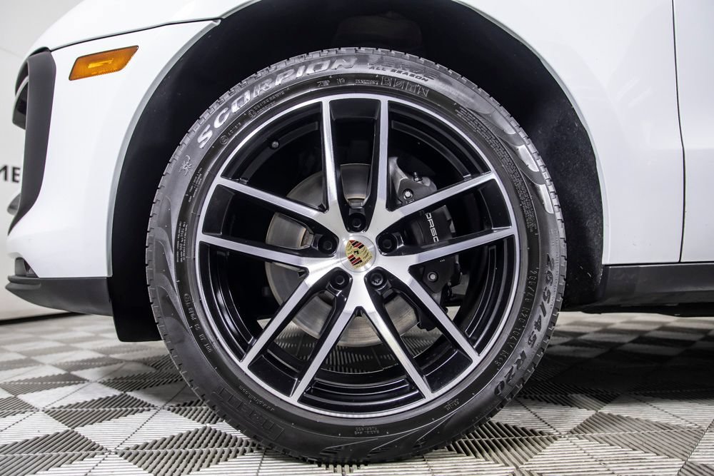 Used 2024 Porsche Macan w/ Premium Plus Package AWD/4WD image 40