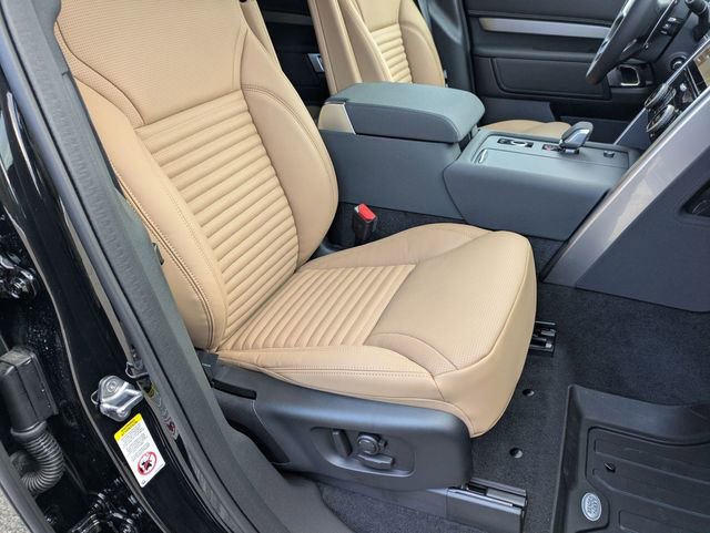New 2026 Land Rover Discovery Limited Edition image 18