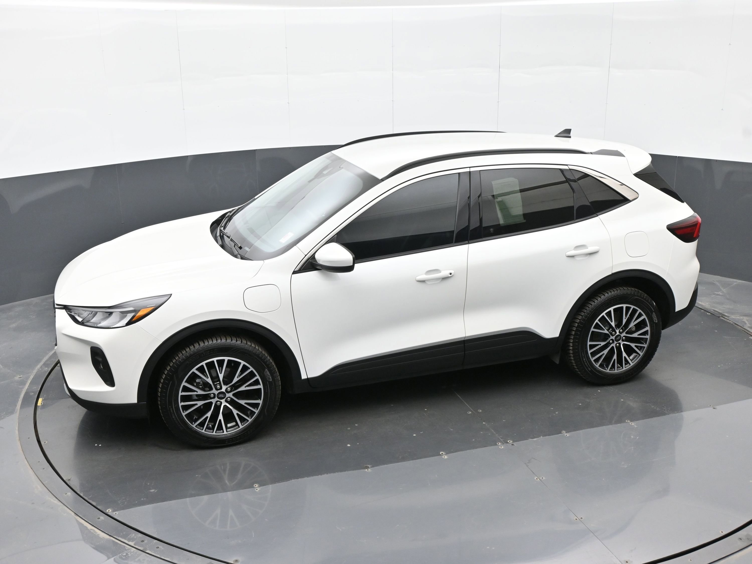 Used 2023 Ford Escape SE image 32