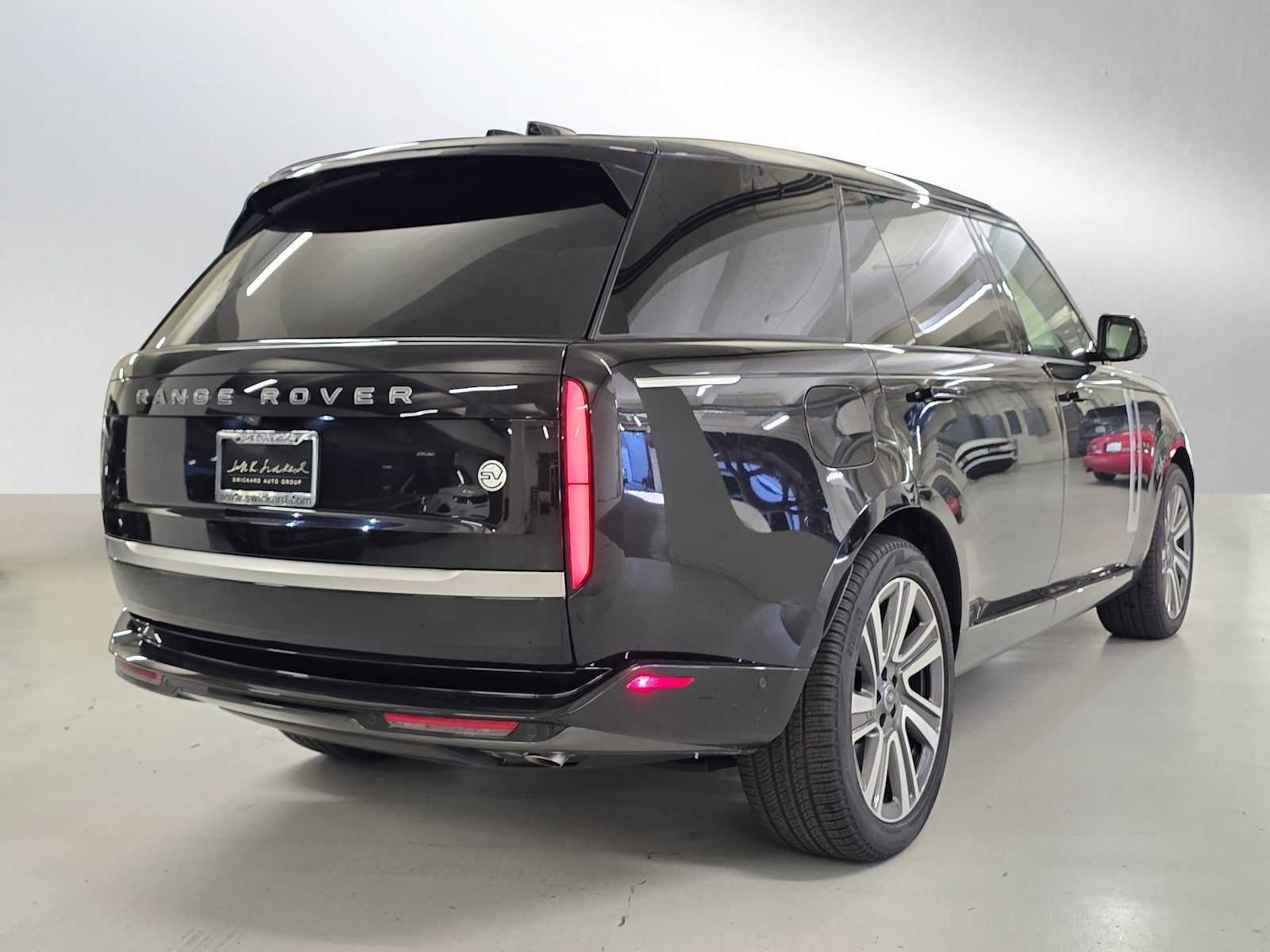 New 2025 Land Rover Range Rover SV image 5