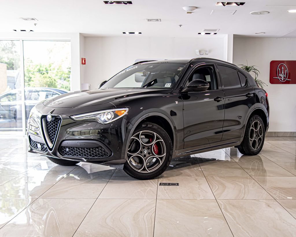 Used 2022 Alfa Romeo Stelvio Ti AWD/4WD image 1