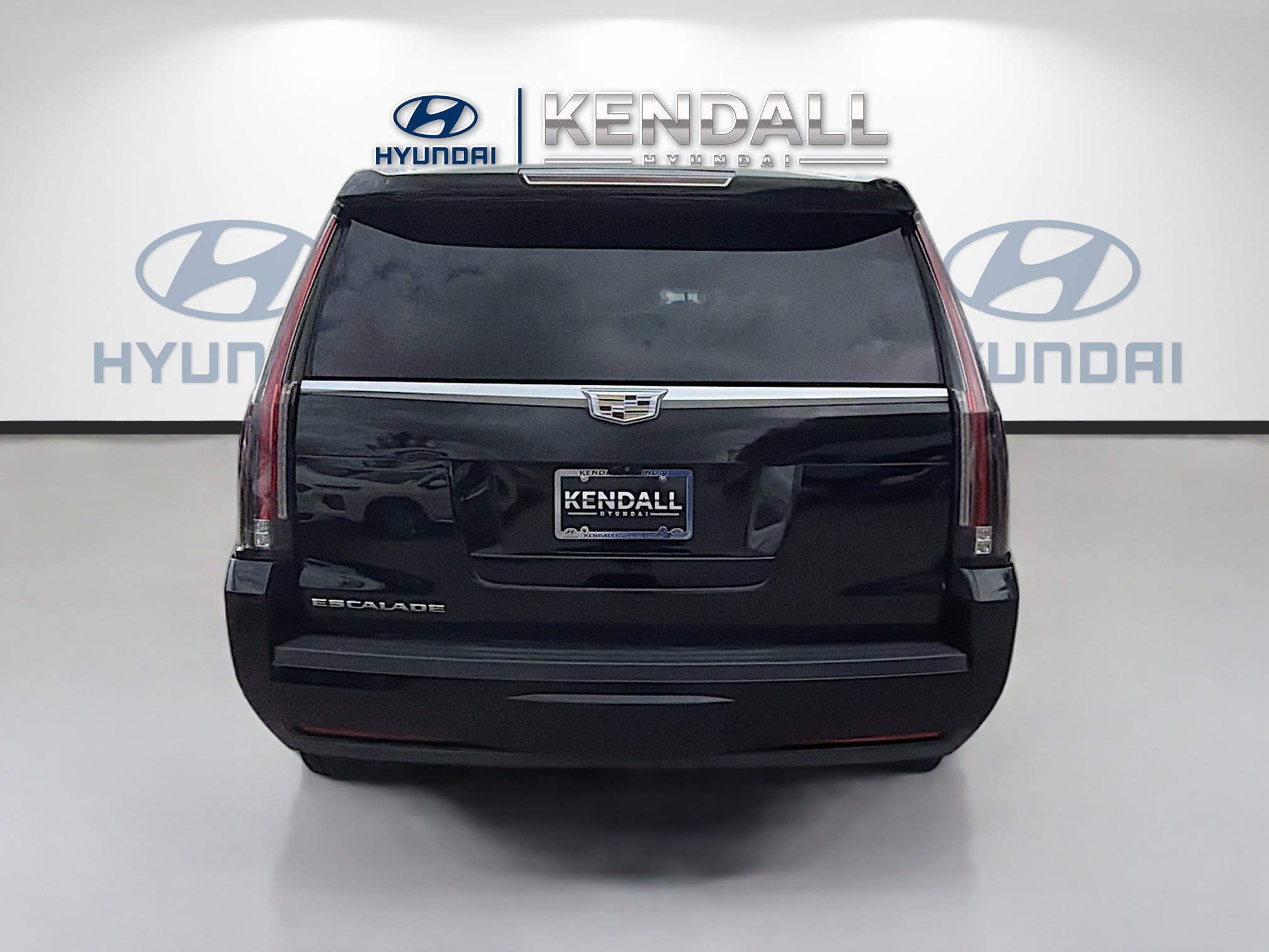 Used 2018 Cadillac Escalade Premium Luxury image 25