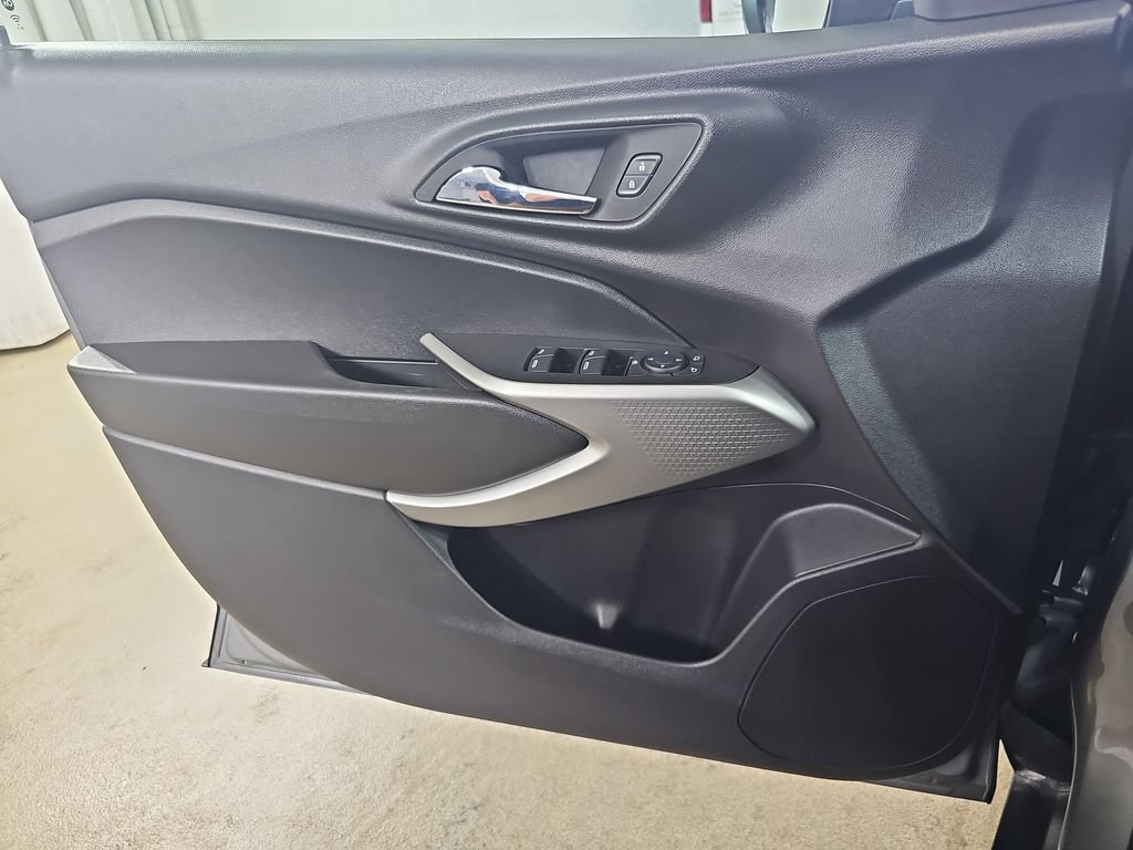 Certified 2024 Chevrolet Trax RS w/ Driver Confidence Package FWD image 30