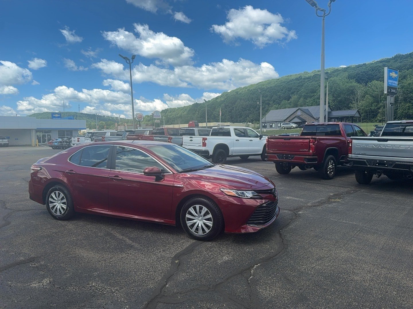 Used 2020 Toyota Camry LE FWD image 1