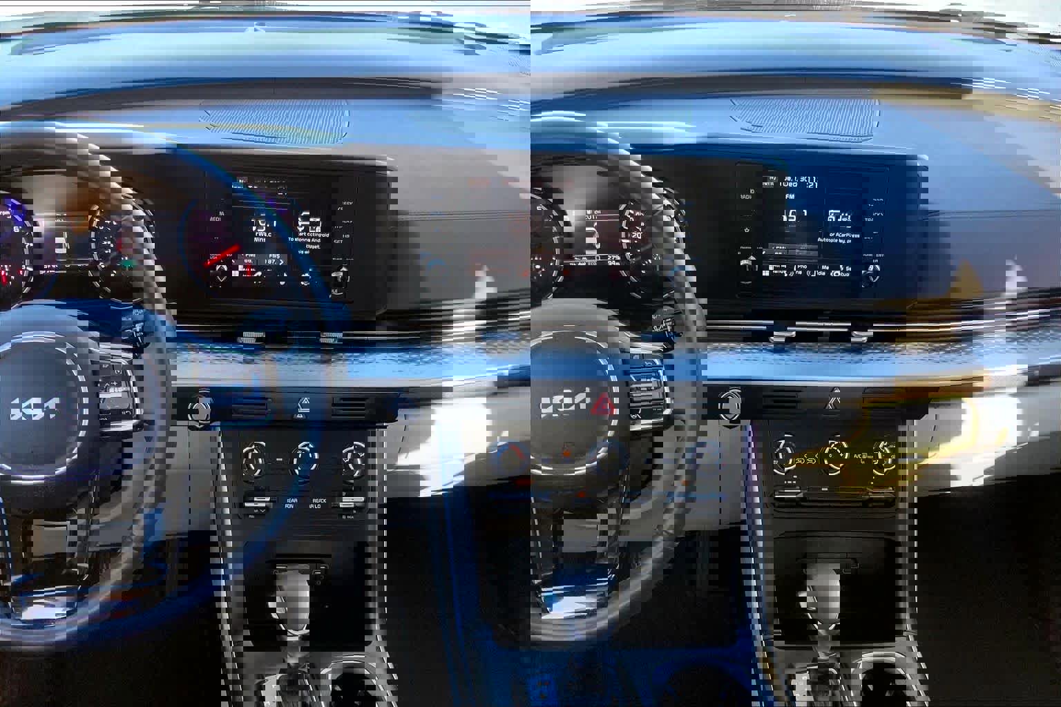 Used 2024 Kia Carnival LX image 6