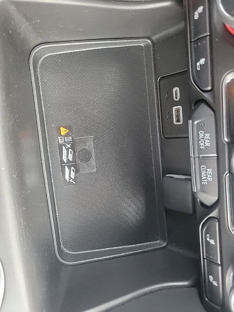 Used 2024 Chevrolet Suburban Z71 w/ Luxury Package image 21