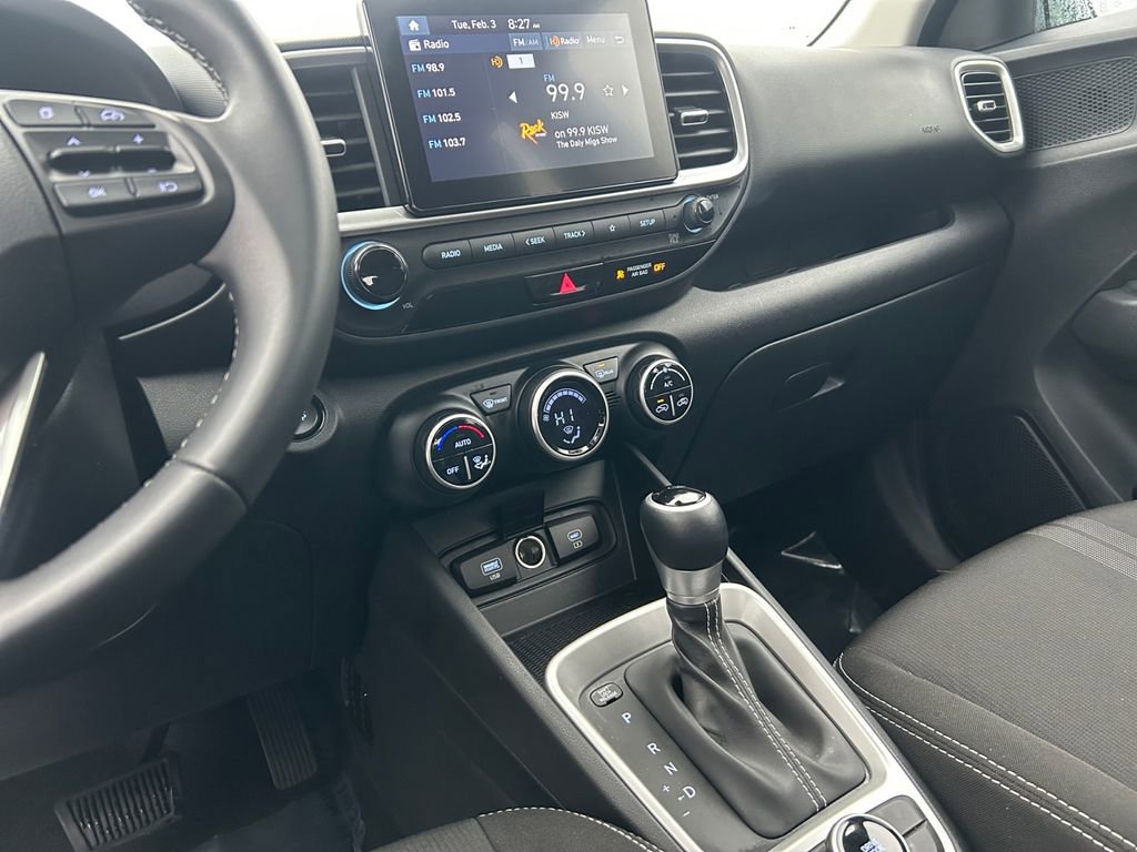 Certified 2025 Hyundai Venue SEL image 20