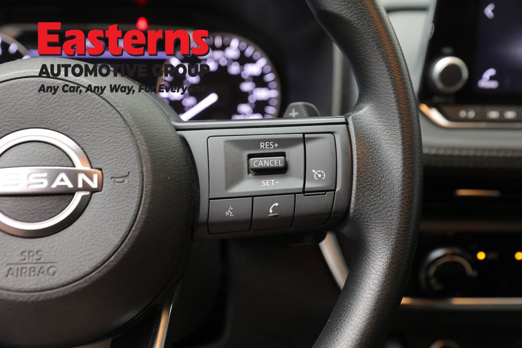 Used 2023 Nissan Rogue S AWD/4WD image 15