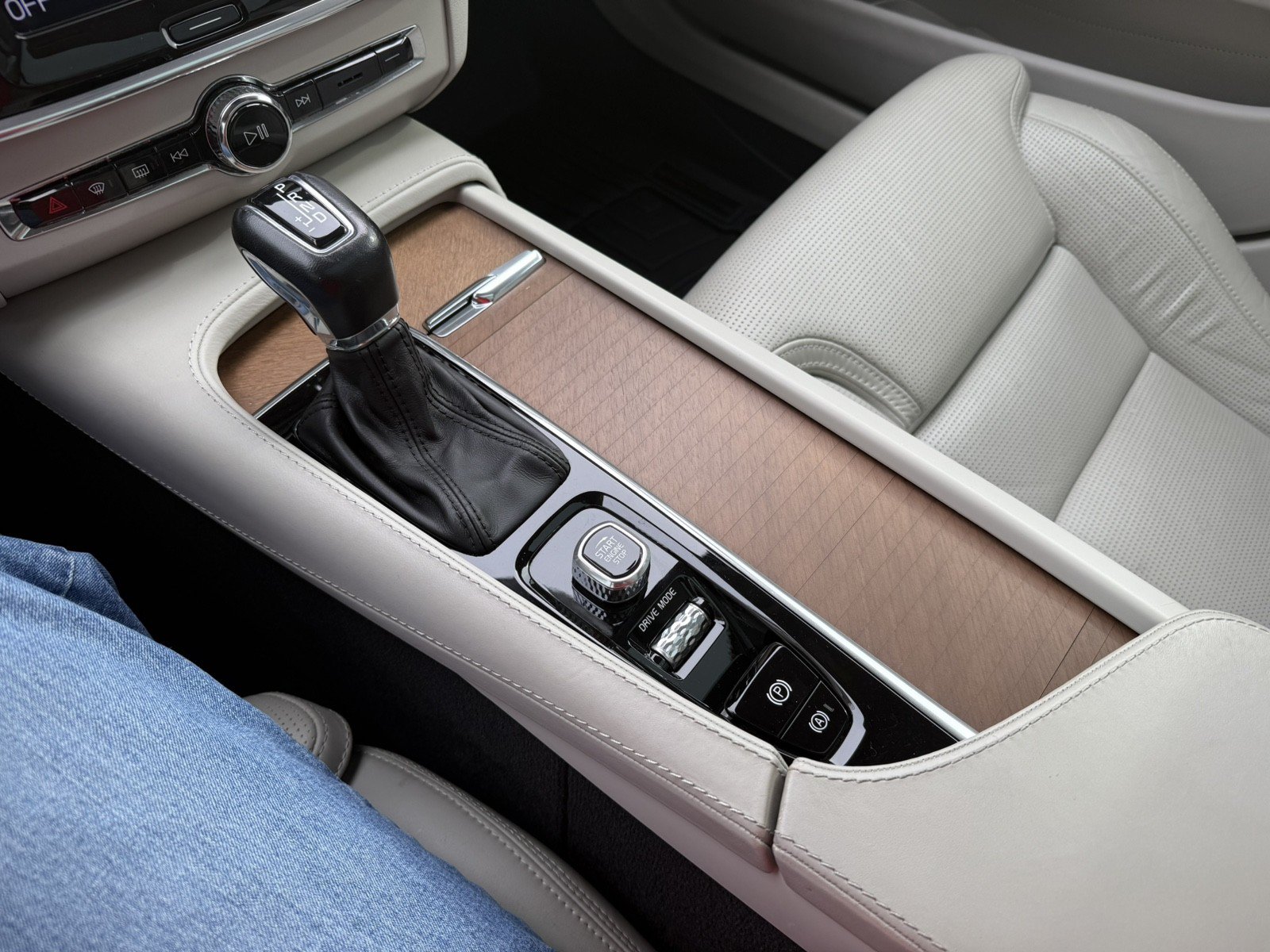 Used 2018 Volvo V90 T5 Inscription FWD image 18