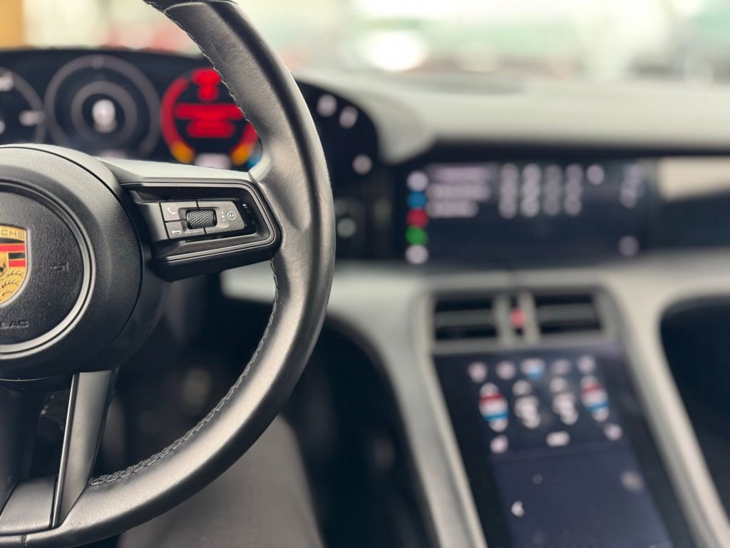 Used 2021 Porsche Taycan image 12