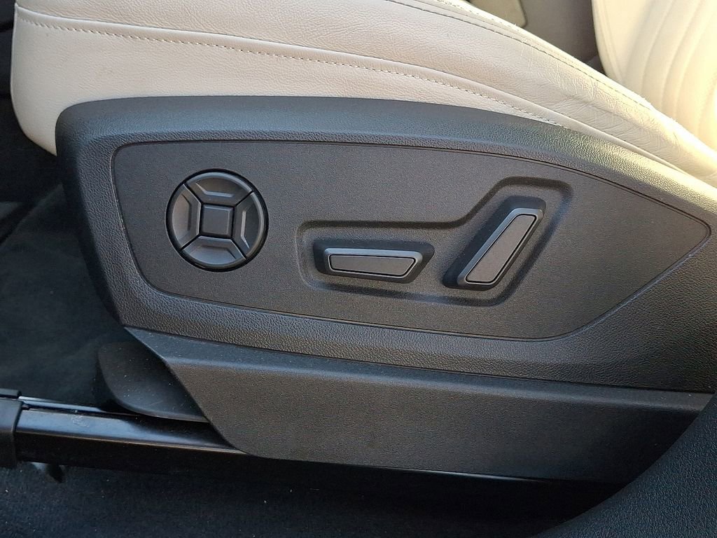 Used 2024 Audi Q8 e-tron Premium Plus image 27