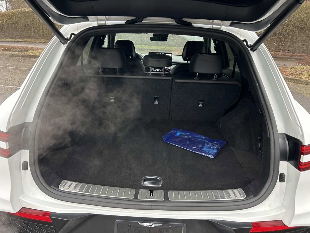 Used 2025 Genesis GV70 3.5T Sport w/ Sport Advanced Package image 14