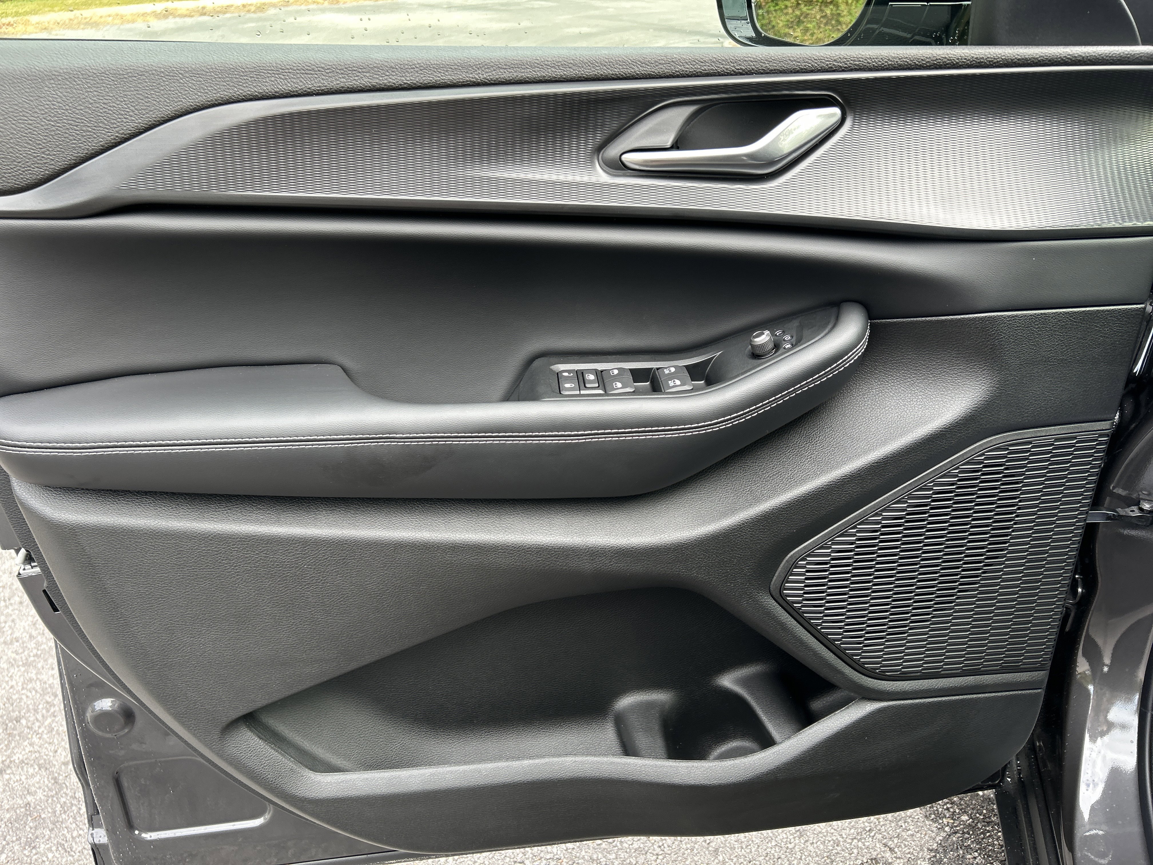 New 2025 Jeep Grand Cherokee Altitude image 12